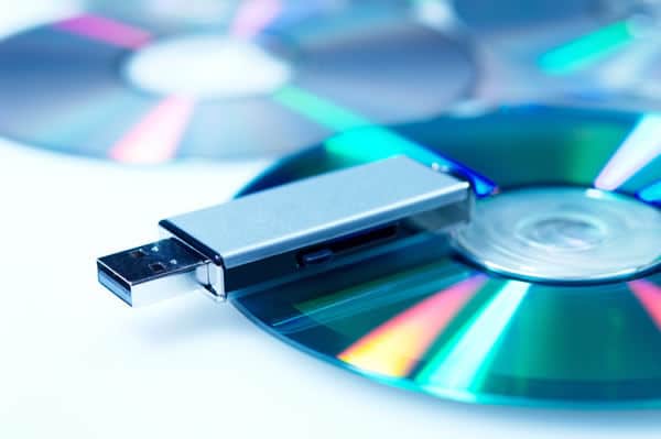 Reproducción automática de CD/DVD y unidad USB
