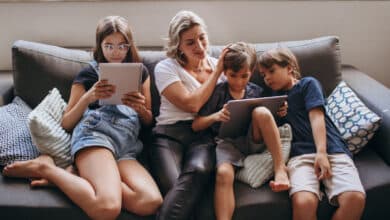 Activar el Control Parental, y utilizar servicios y webs para menores